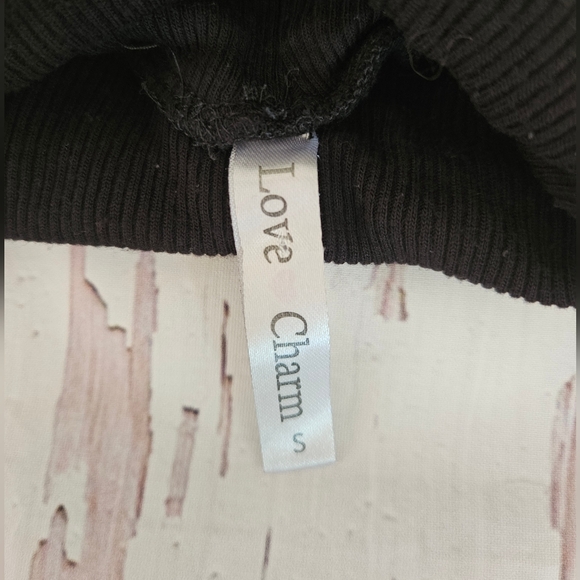 Love Charm Women's Black Long Sleeve Ribbed Crop Turtle Neck Size Small - Picture 3 of 4